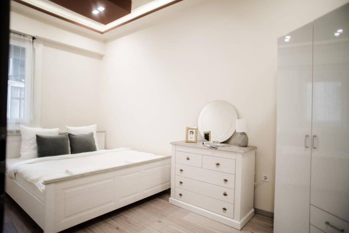 New Luxury Apartment In The Center With A/C Budapest Exteriör bild