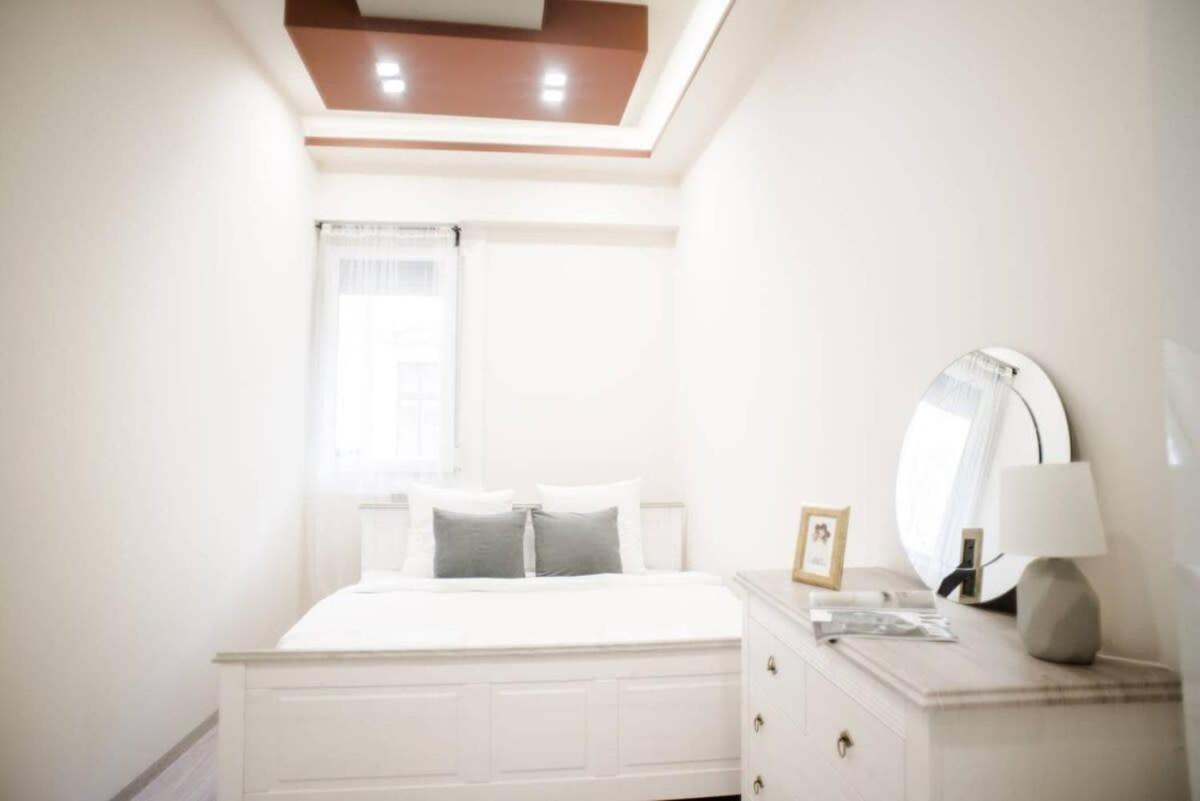New Luxury Apartment In The Center With A/C Budapest Exteriör bild