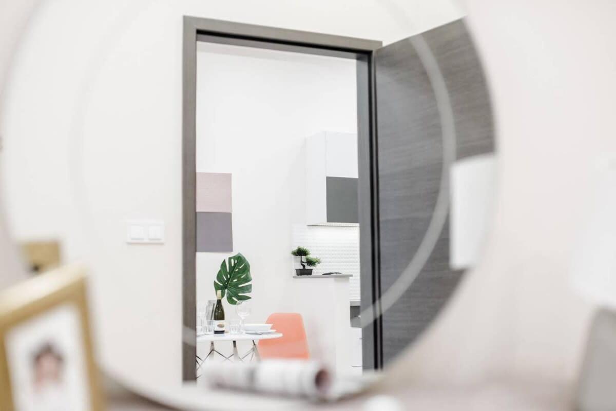 New Luxury Apartment In The Center With A/C Budapest Exteriör bild