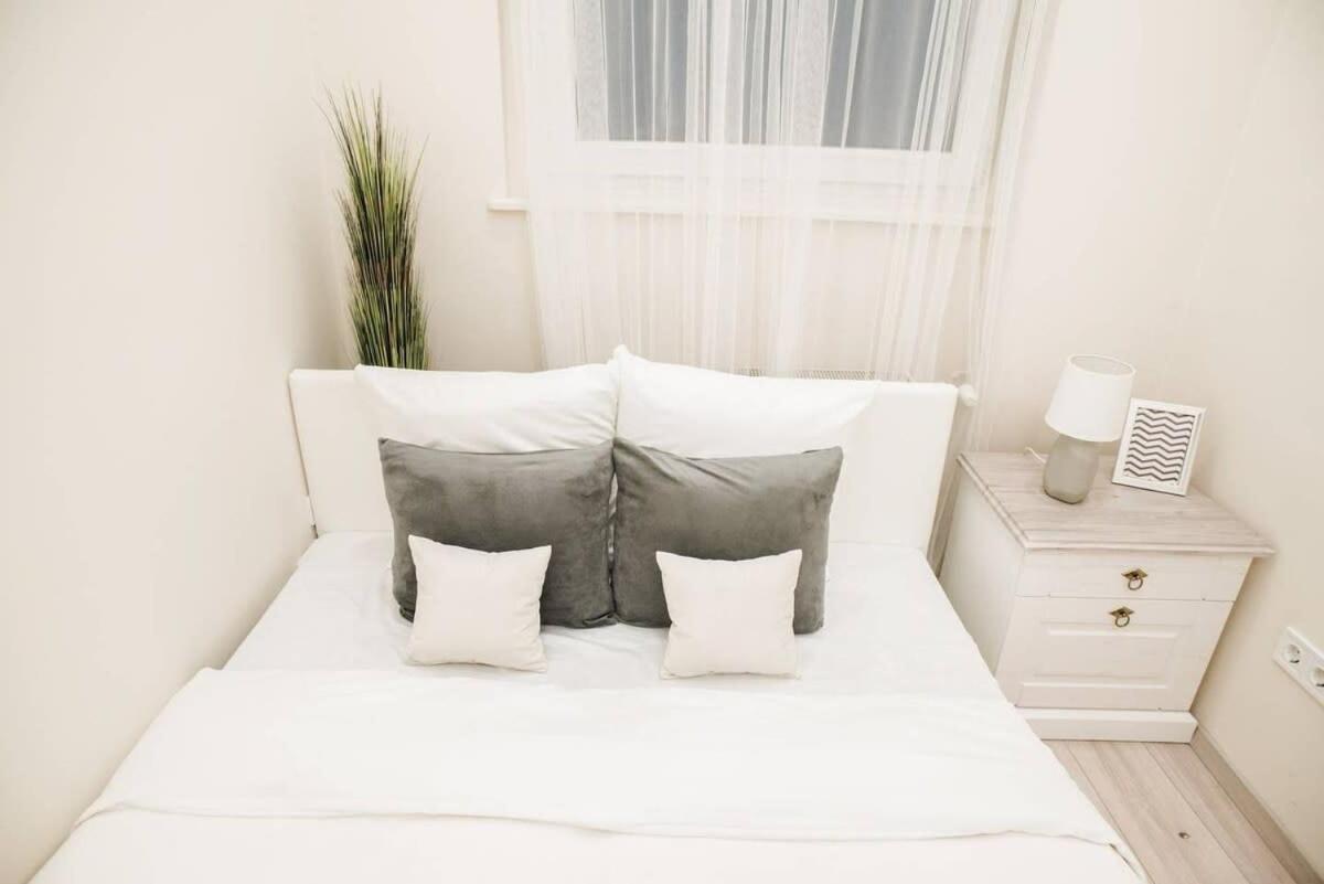New Luxury Apartment In The Center With A/C Budapest Exteriör bild