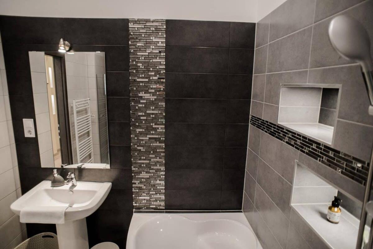 New Luxury Apartment In The Center With A/C Budapest Exteriör bild